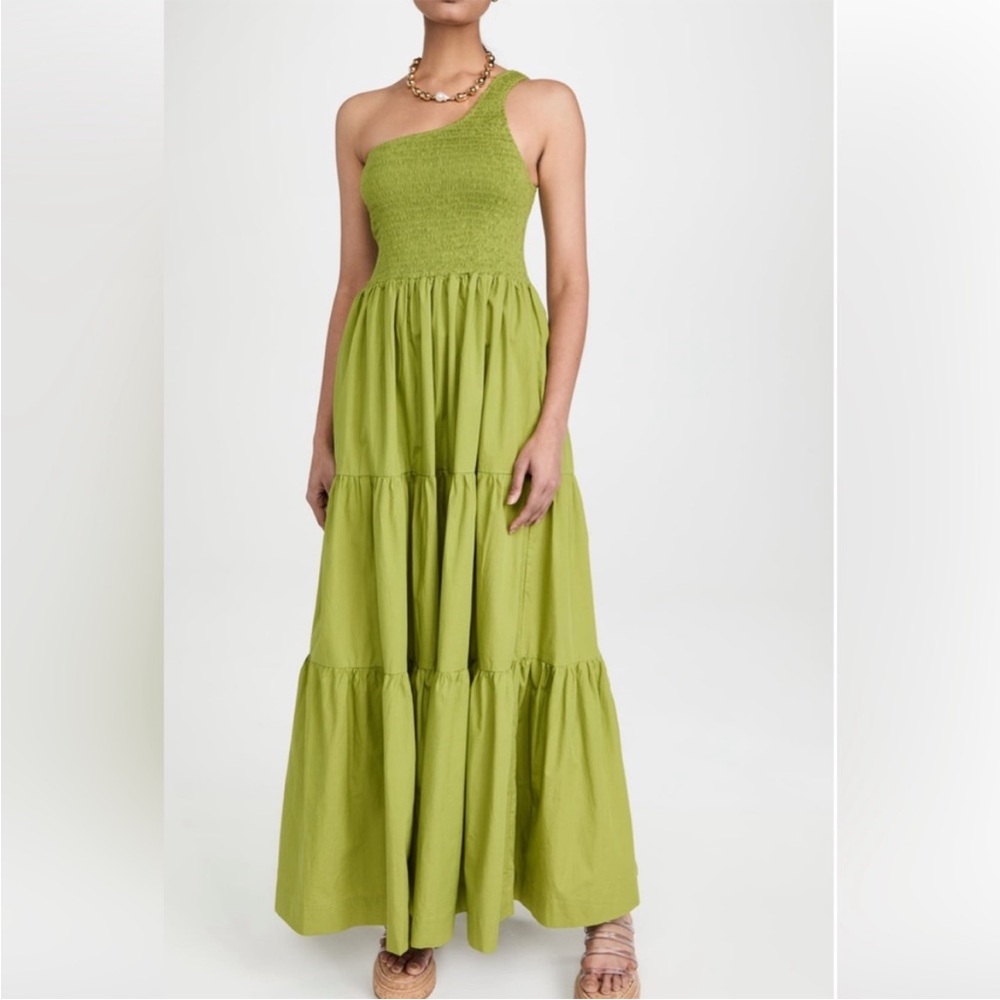 Green maxi dress
Stretchy
Size:Medium
Can fit as a small
One shoulder maxi